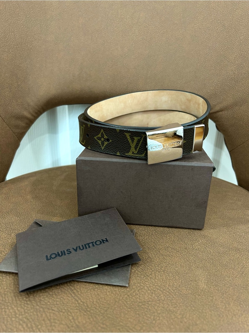 Louis Vuitton Monogram Men’s / Unisex Belt Size 85/34 Silver Buckle